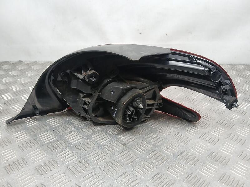 Recambio de piloto trasero izquierdo para peugeot 208 tech edition blue hdi referencia OEM IAM 9825601280  