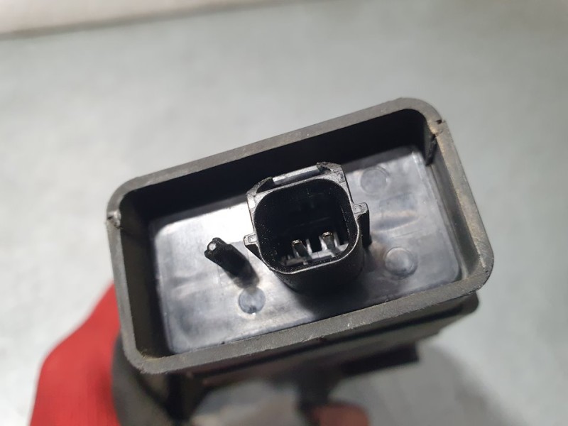 Recambio de cerradura puerta trasera izquierda para volvo s40 berlina 1.8i referencia OEM IAM SIN REF  2 PINES