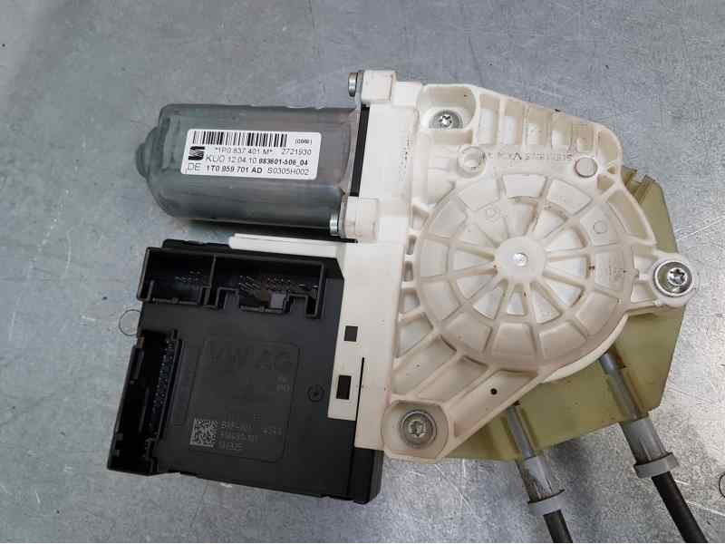 Recambio de elevalunas delantero izquierdo para seat leon (1p1) reference referencia OEM IAM 1T0959701AD  ELECTRICO