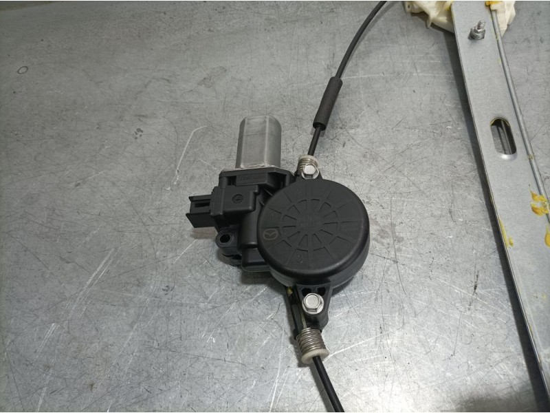 Recambio de elevalunas trasero derecho para mazda 2 lim. (de) 1.3 style (5-ptas.) referencia OEM IAM D01G5858X CM012010 ELECTRIC