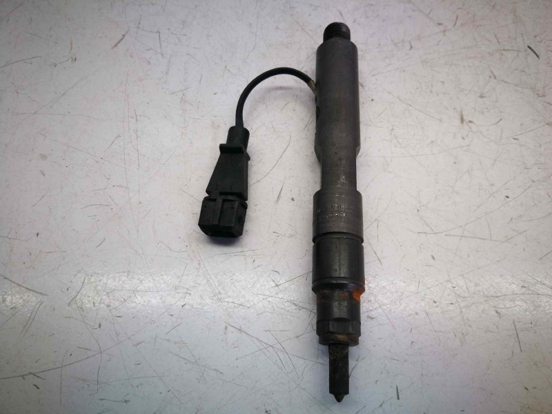 Recambio de inyector para renault megane i classic (la0) 1.9 dti diesel cat referencia OEM IAM 0432193754  7700875035