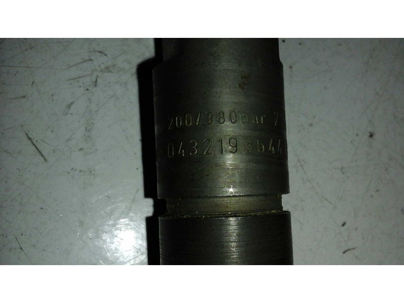 Recambio de inyector para renault clio ii fase ii (b/cb0) 1.9 dti diesel referencia OEM IAM 0432193644  7700110396