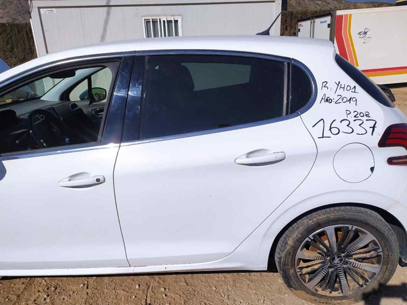 Recambio de puerta trasera izquierda para peugeot 208 tech edition blue hdi referencia OEM IAM 9671907580  