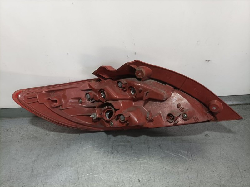 Recambio de piloto trasero derecho para mazda 2 lim. (de) 1.3 style (5-ptas.) referencia OEM IAM D65151150G  