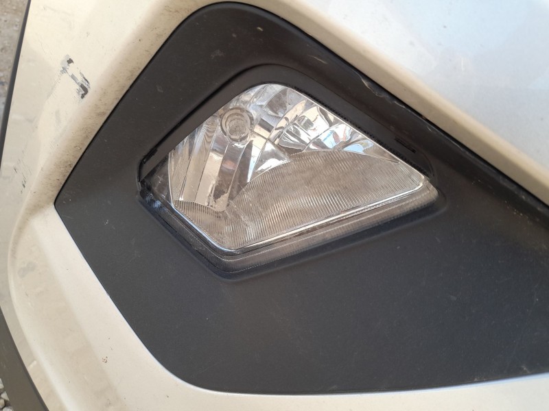 Recambio de faro antiniebla derecho para mahindra kuv 100 nxt 1.2 vvt referencia OEM IAM   