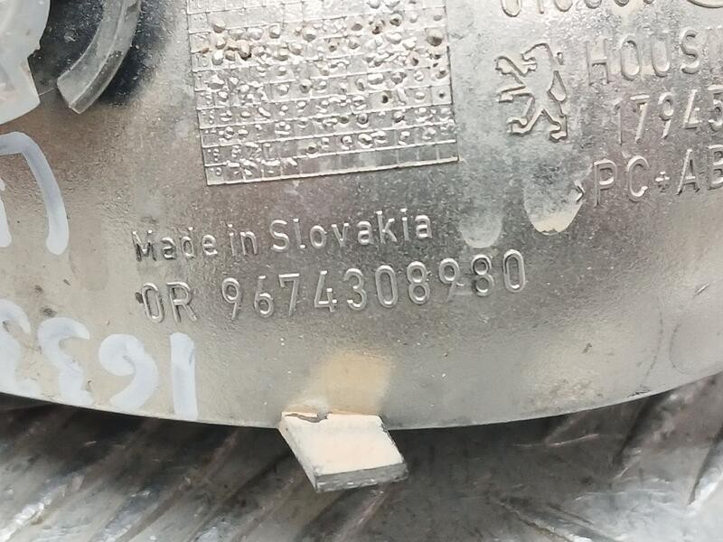 Recambio de piloto trasero central para peugeot 208 tech edition blue hdi referencia OEM IAM 9674308980  