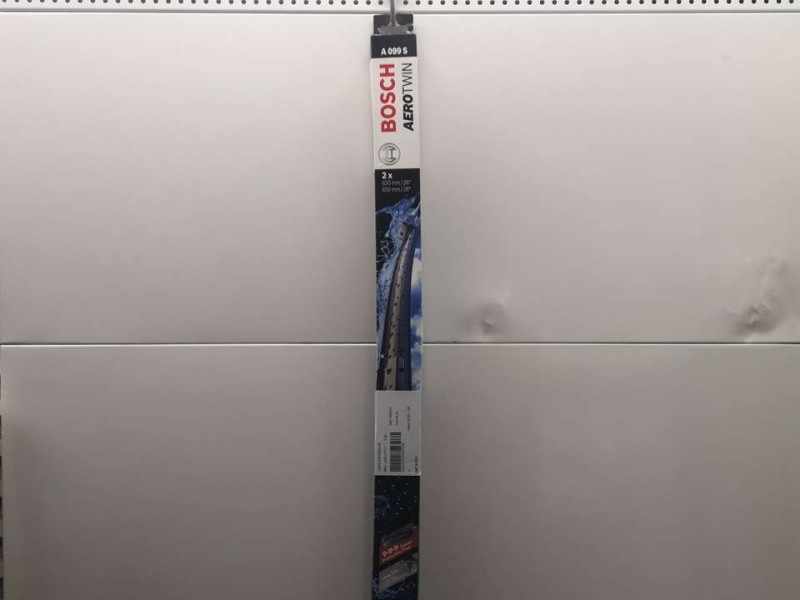 Recambio de escobilla limpia para seat leon (1p1) referencia OEM IAM A0999S  BOSCH A0999S