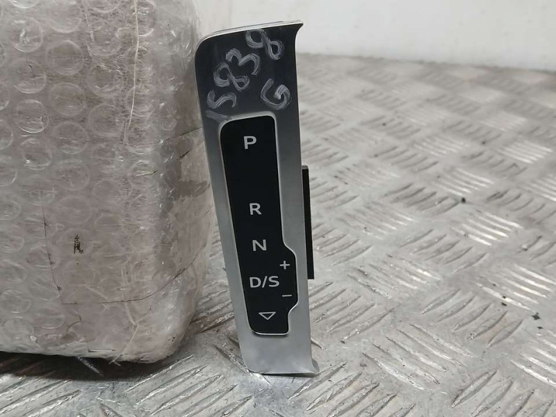 Recambio de modulo electronico para audi a3 sportback (8va) ambiente referencia OEM IAM 8V1713463A  PANTALLA SELECTOR MARCHAS CA