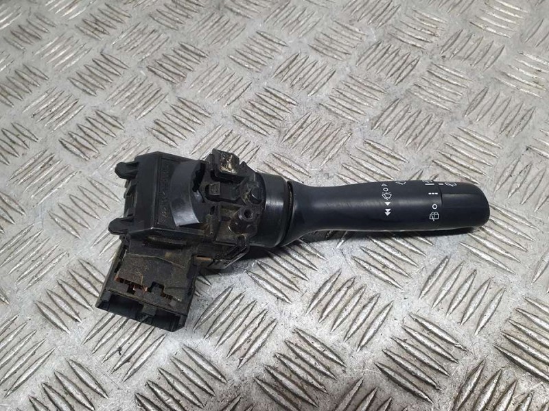 Recambio de mando limpia para toyota yaris hsd active referencia OEM IAM 0D18017F904  