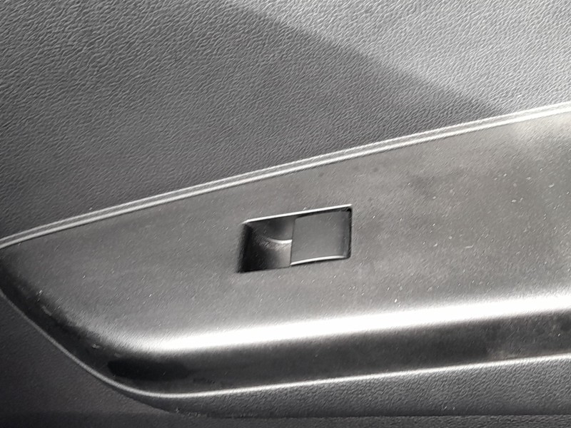 Recambio de mando elevalunas delantero derecho para mahindra kuv 100 nxt 1.2 vvt referencia OEM IAM   