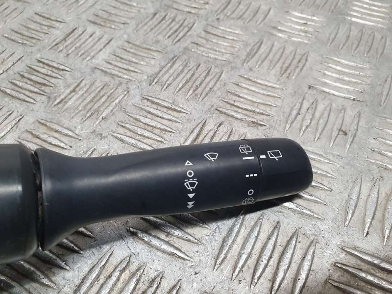 Recambio de mando limpia para toyota yaris hsd active referencia OEM IAM 0D18017F904  