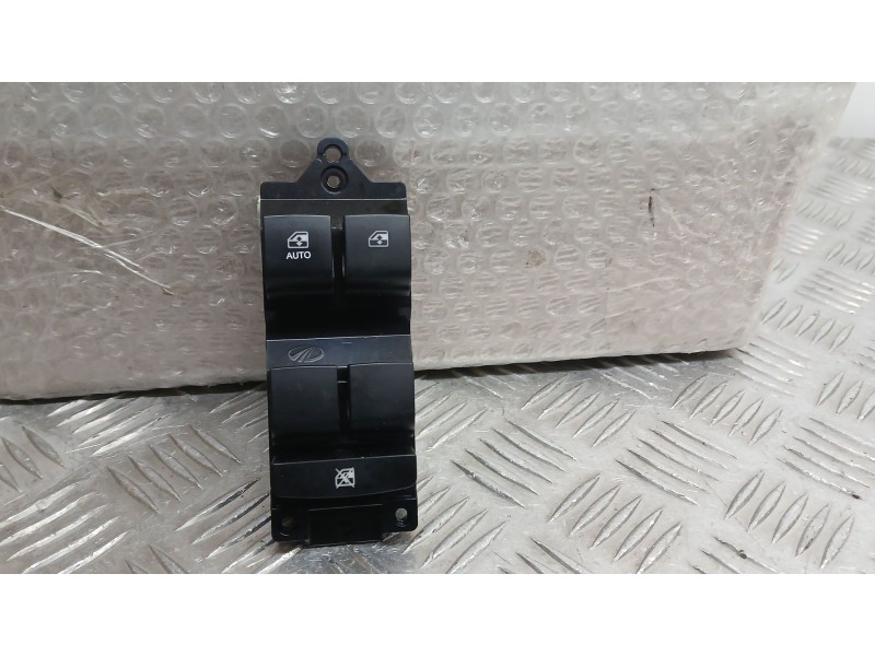 Recambio de mando elevalunas delantero izquierdo para mahindra kuv 100 nxt 1.2 vvt referencia OEM IAM 011JAZ00131N S106 29913562