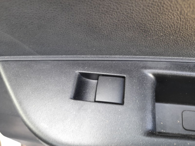 Recambio de mando elevalunas trasero derecho para mahindra kuv 100 nxt 1.2 vvt referencia OEM IAM   