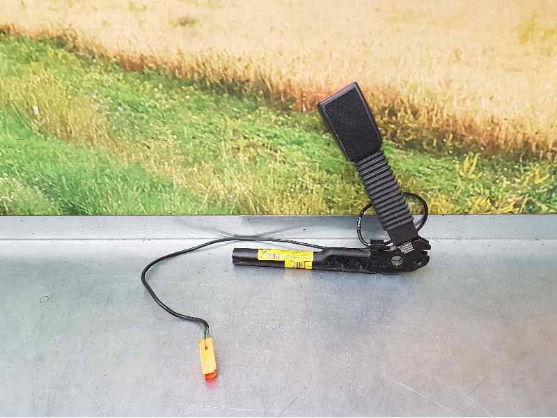 Recambio de pretensor airbag derecho para ford focus berlina (cap) ambiente (d) referencia OEM IAM 33043107E  TRW