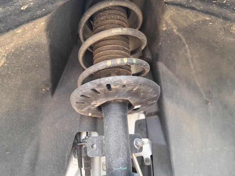 Recambio de amortiguador delantero derecho para peugeot 3008 ii suv (mc_, mr_, mj_, m4_) 1.5 bluehdi 130 referencia OEM IAM 9819