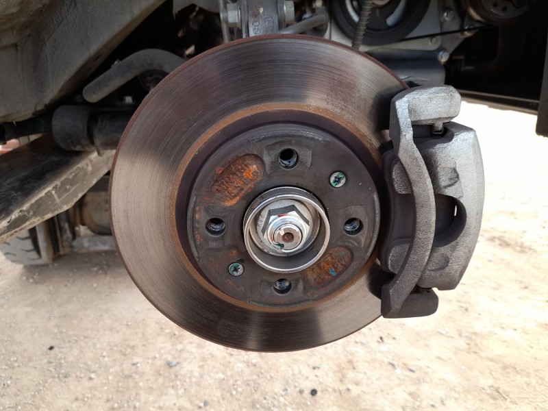 Recambio de mangueta delantera derecha para mahindra kuv 100 nxt 1.2 vvt referencia OEM IAM   