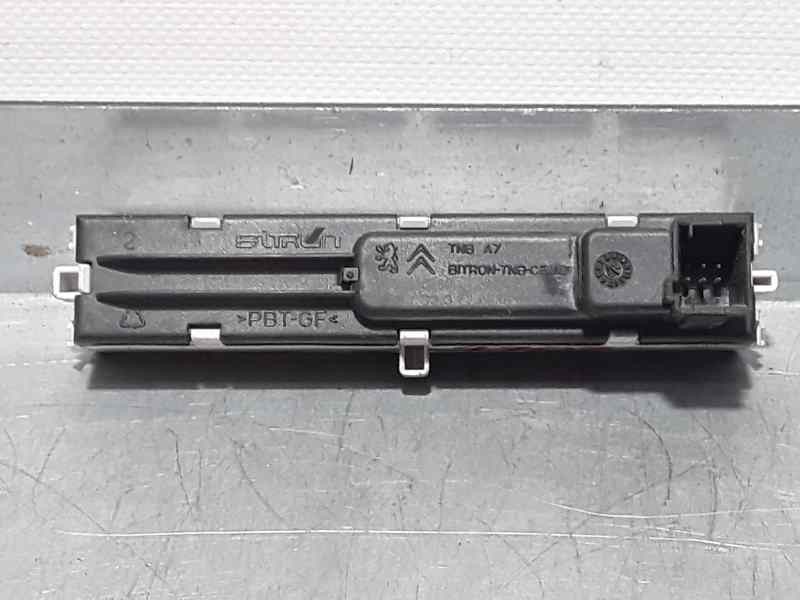 Recambio de pantalla multifuncion para peugeot 207 xt referencia OEM IAM   