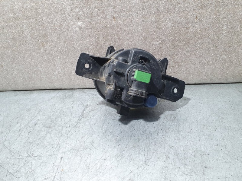 Recambio de faro antiniebla derecho para nissan qashqai (j10) acenta referencia OEM IAM 261508990A 89206421 VALEO