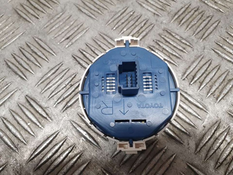 Recambio de warning para toyota yaris hsd active referencia OEM IAM 839500D100  