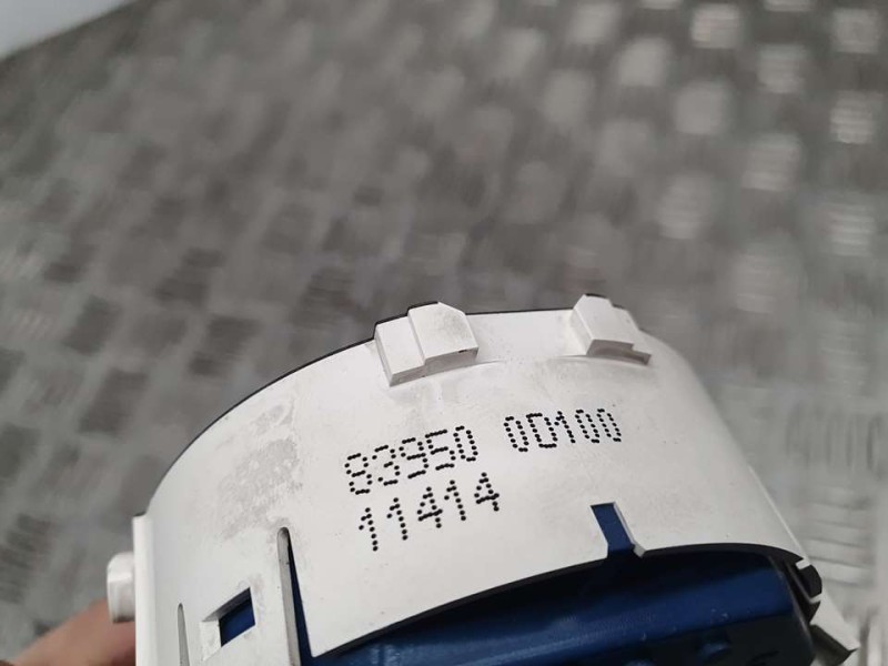 Recambio de warning para toyota yaris hsd active referencia OEM IAM 839500D100  