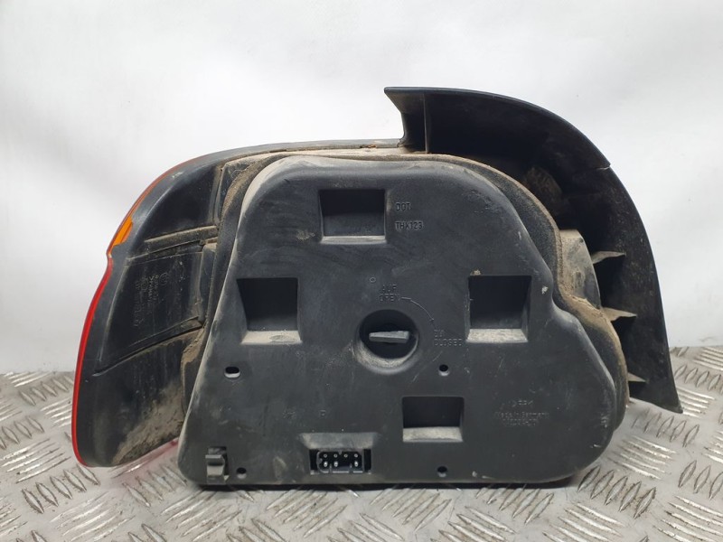 Recambio de piloto trasero derecho para bmw serie 5 berlina (e39) 520i referencia OEM IAM 8358032 2VP007240 