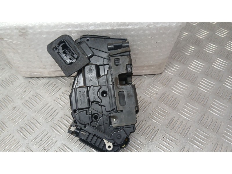 Recambio de cerradura puerta delantera derecha para seat arona (kj7, kjp) 1.0 tsi referencia OEM IAM 5TB837016A  