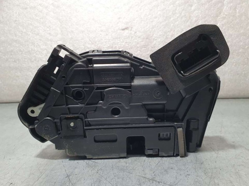Recambio de cerradura puerta delantera derecha para volkswagen caddy furgón/kombi maxi kombi bmt referencia OEM IAM 5TB837016A  
