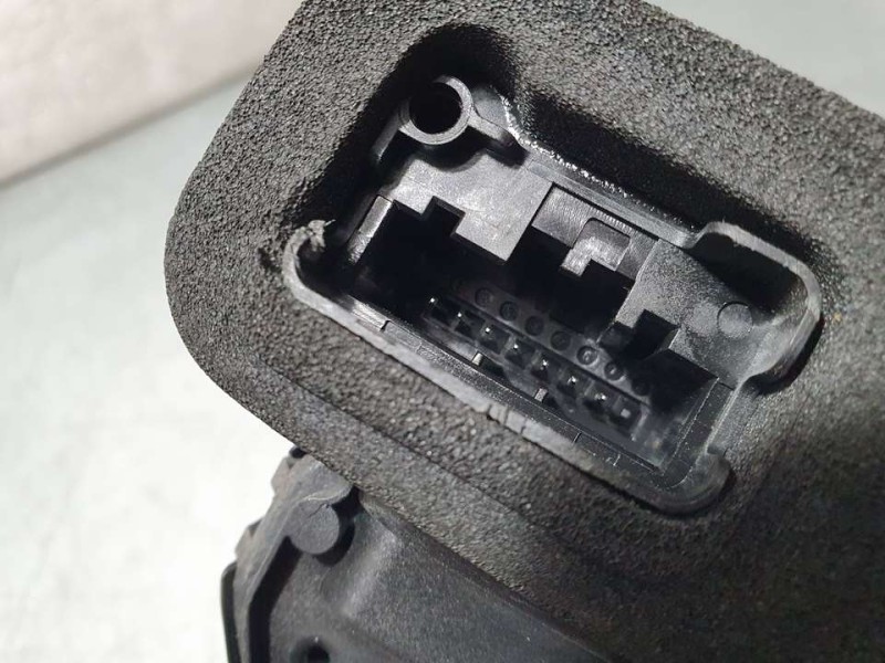 Recambio de cerradura puerta delantera izquierda para volkswagen caddy furgón/kombi maxi kombi bmt referencia OEM IAM 5TB837015A