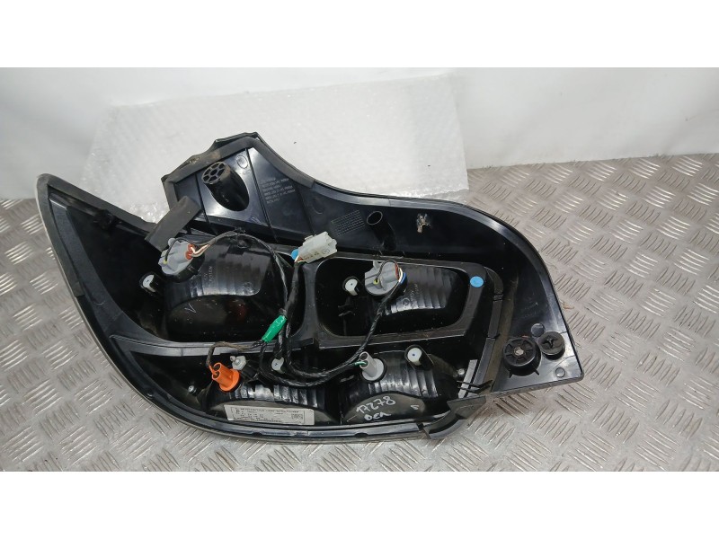 Recambio de piloto trasero derecho para mahindra kuv 100 nxt 1.2 vvt referencia OEM IAM 1703AAA04491N  6675C