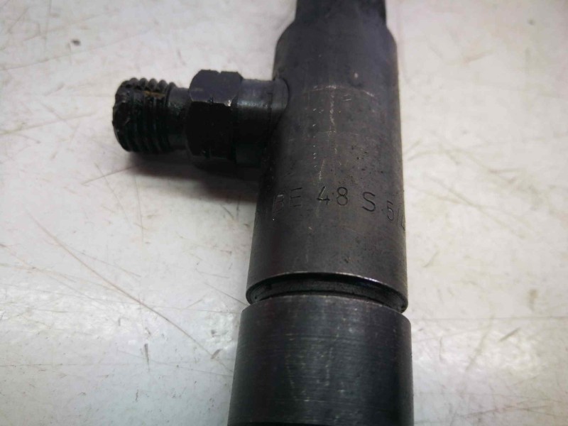 Recambio de inyector para renault 18 2.1 turbodiesel referencia OEM IAM KBE48S54  