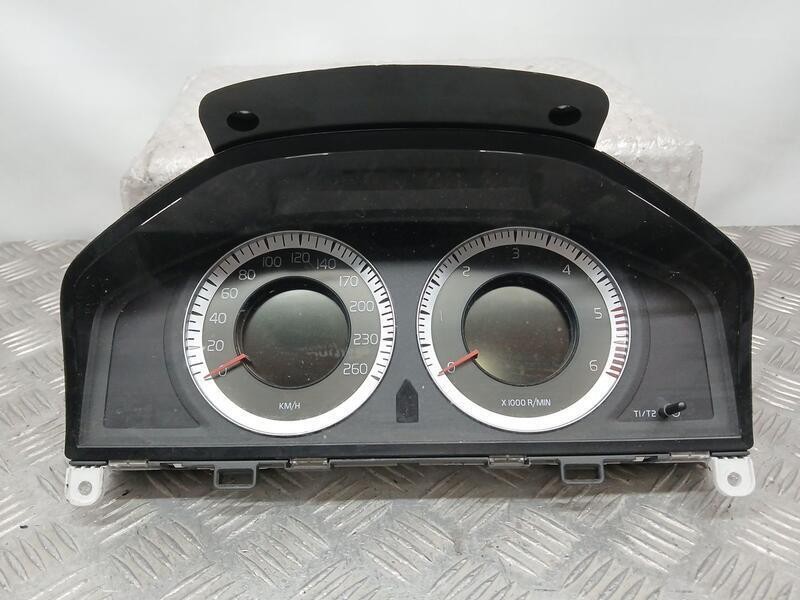 Recambio de cuadro instrumentos para volvo xc60 summum awd referencia OEM IAM 36002600 69399320U 31270901AA