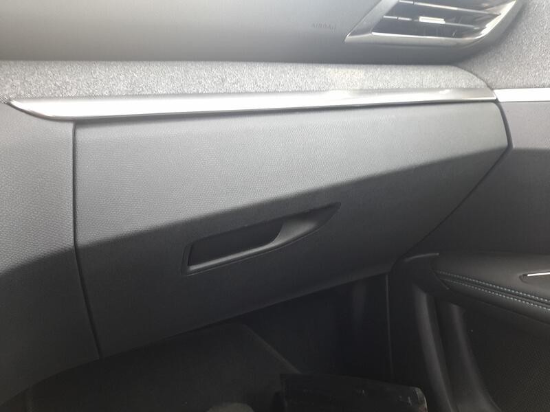 Recambio de guantera para peugeot 3008 ii suv (mc_, mr_, mj_, m4_) 1.5 bluehdi 130 referencia OEM IAM 16180684ZD  