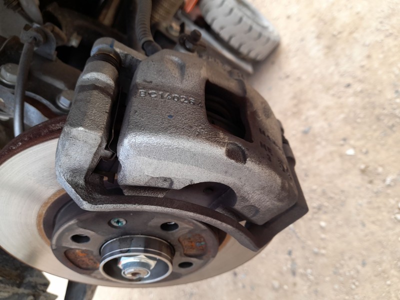 Recambio de pinza freno delantera derecha para mahindra kuv 100 nxt 1.2 vvt referencia OEM IAM   