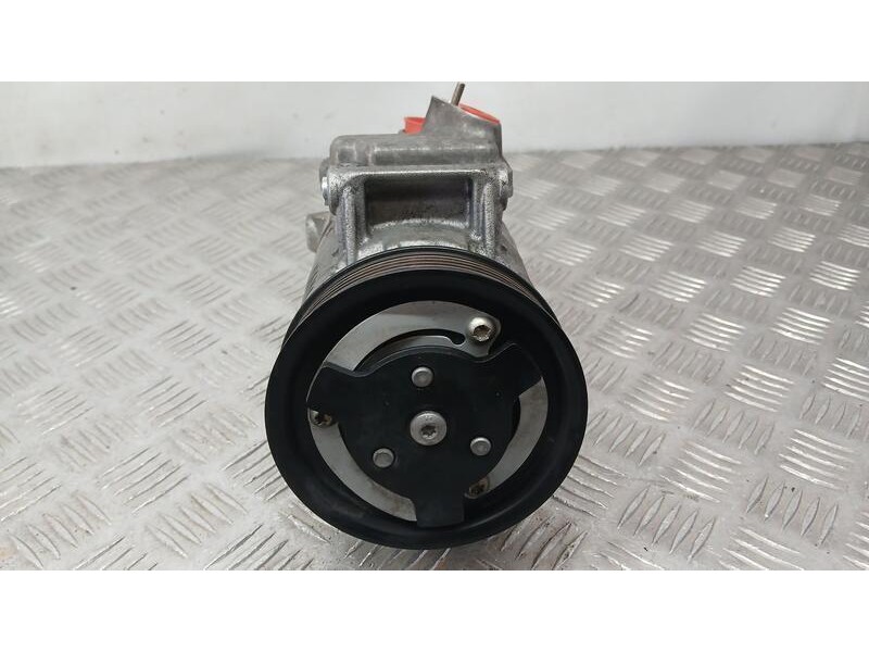 Recambio de compresor aire acondicionado para seat ibiza iv (6j5, 6p1) 1.6 tdi referencia OEM IAM 5N0820803E DELPHI 01140562