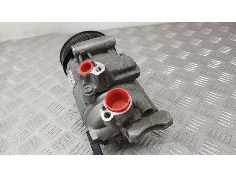 Recambio de compresor aire acondicionado para seat ibiza iv (6j5, 6p1) 1.6 tdi referencia OEM IAM 5N0820803E DELPHI 01140562