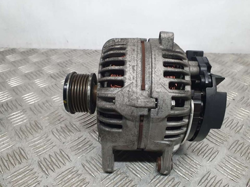 Recambio de alternador para nissan qashqai (j10) acenta referencia OEM IAM 8200728292C 0124525140 BOSCH