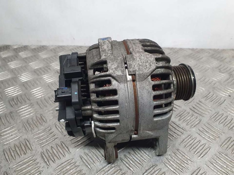Recambio de alternador para nissan qashqai (j10) acenta referencia OEM IAM 8200728292C 0124525140 BOSCH