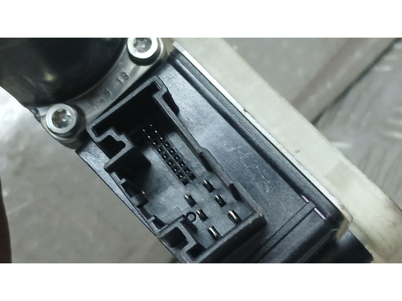 Recambio de elevalunas delantero derecho para seat arona (kj7, kjp) 1.0 tsi referencia OEM IAM 6F9837462 ELECTRICO 22 PINS 