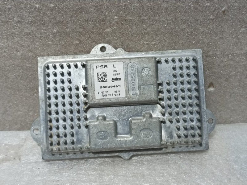 Recambio de centralita faro para peugeot 3008 gt line referencia OEM IAM 90089469  LED VALEO