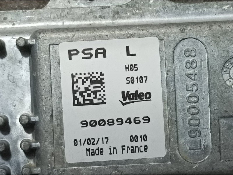 Recambio de centralita faro para peugeot 3008 gt line referencia OEM IAM 90089469  LED VALEO