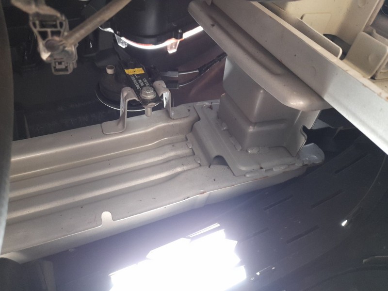 Recambio de refuerzo paragolpes delantero para mahindra kuv 100 nxt 1.2 vvt referencia OEM IAM   