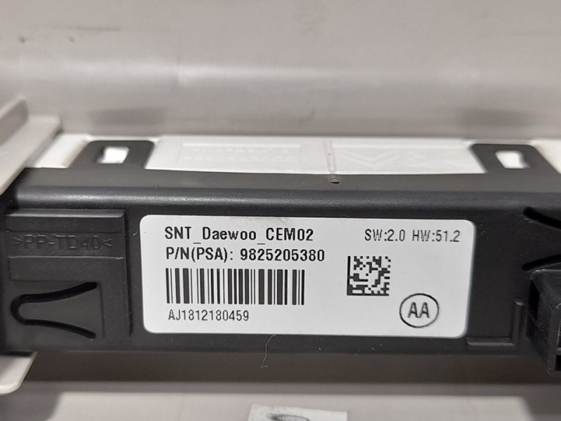 Recambio de luz interior para citroën c4 cactus origins referencia OEM IAM 9825205380  