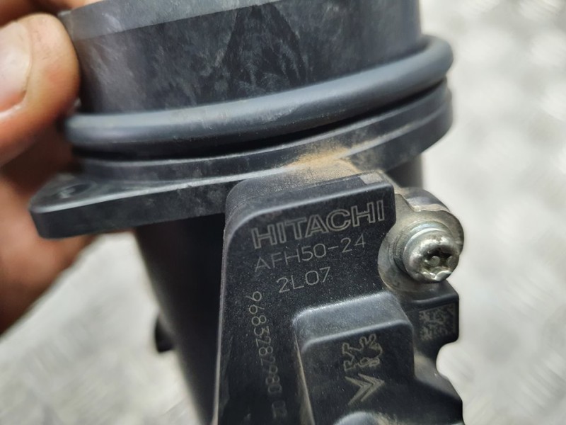 Recambio de caudalimetro para peugeot 208 access referencia OEM IAM 9683282980 AFH5024 HITACHI
