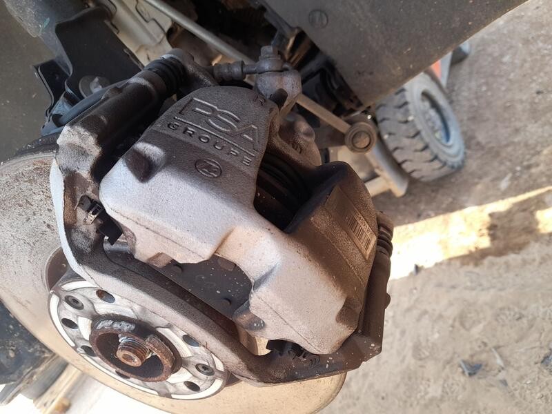 Recambio de pinza freno delantera derecha para peugeot 3008 ii suv (mc_, mr_, mj_, m4_) 1.5 bluehdi 130 referencia OEM IAM 16231