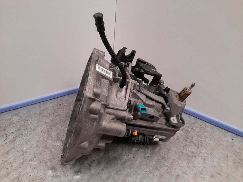 Recambio de caja cambios para dacia sandero stepway referencia OEM IAM JT4004 A002325 6VELOCIDADES