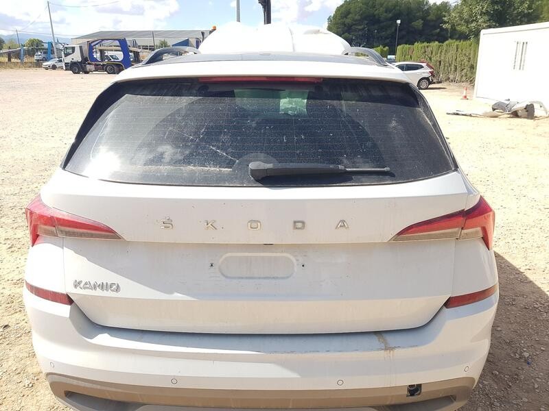 Recambio de porton trasero para skoda kamiq (nw4) 1.0 tsi referencia OEM IAM 658827023A  