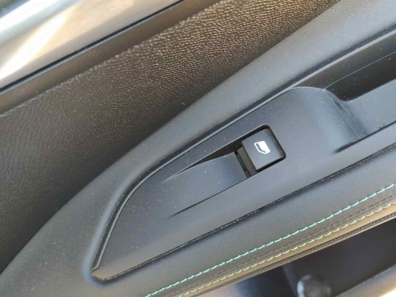 Recambio de mando elevalunas trasero derecho para peugeot 3008 allure pack referencia OEM IAM 98044803ZD  