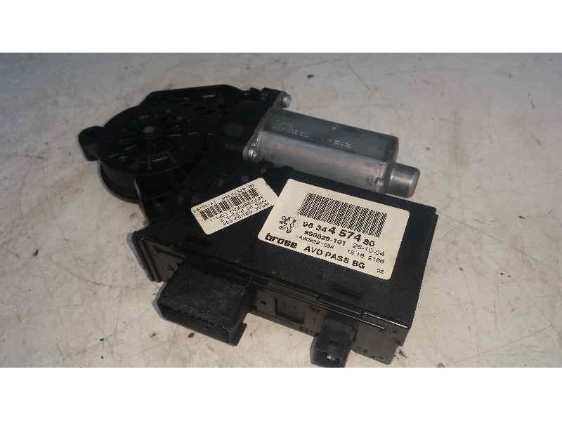 Recambio de motor elevalunas delantero derecho para peugeot 307 (s1) xs referencia OEM IAM 990829101 9634457480 BROSE