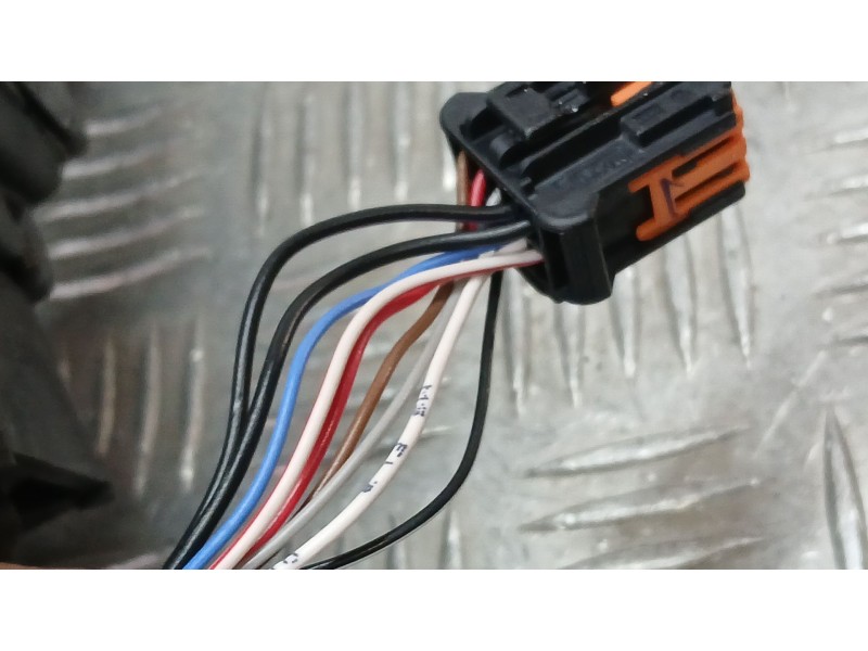 Recambio de retrovisor izquierdo para peugeot 3008 ii suv (mc_, mr_, mj_, m4_) 1.5 bluehdi 130 referencia OEM IAM 1618048180 ELE