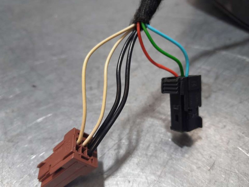 Recambio de retrovisor izquierdo para citroën c3 feel referencia OEM IAM 1607512980  4 CABLES Y 3 CABLES